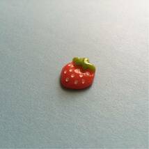 いちごのカボション　1個　イチゴ　苺　アクリル_画像2