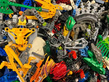 LEGO レゴ バイオニクル 系 バラバラ パーツ 大量 5kg以上 まとめ売り ※ ヒーローファクトリー BIONICLE ロボット マスク パーツ取り にも_画像2
