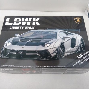 プラモデル アオシマ 1/24 LBワークス ランボルギーニ アヴェンタドール リミテッドエディション Ver.1 リバティーウォーク No.19の画像1