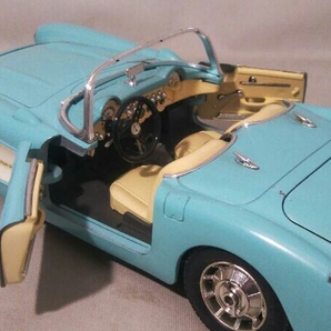 ブラーゴ 1/18 CHEVROLET CORVETTE 1957 シボレーコルベット 水色の画像5