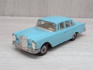 DINKY TOYS 186 Mercedes Benz 220 SE made in england