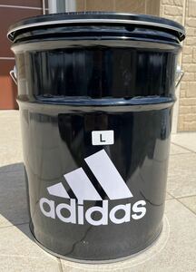 ★ アディダス adidas グッズ 缶 空き缶 収納 小物入れ スツール 椅子 イス クッション 蓋付き / コレクション 缶BOX ブラック 黒