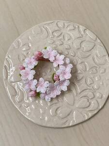 komi 桜　リースブローチレース編みハンドメイド