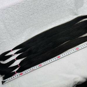 自然な黒髪の髪束⑤ 日本人女性ロング70㎝ ストレートヘアの画像4