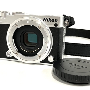 【動作保証】 Nikon 1 J5 ダブルレンズキット ミラーレス カメラ 18.5mm f/1.8 1 VR10-30mm f/3.5-5.6 ニコン カメラ 中古 美品 B8747905の画像1