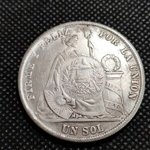 5616 ペルー古銭 1ソル 女神座像 約38mm 海外コイン メダル アンティークコレクションの画像1