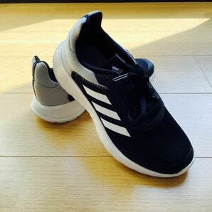 adidas スニーカー