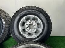 【管理番号 DO-2】 ハマー 純正ホイール 17インチ 8.5J +18 PCD165.1-8H 315/70R17 グッドリッチ オールテレーン センターキャップ2個欠品_画像3