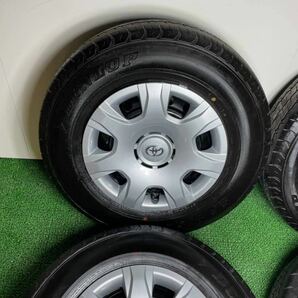 送料無料 【管244-58】新車外しトヨタ 200系 ハイエース 純正 195/80R15 新品ホイールキャップ ダンロップ SP175N15インチ 2023年の画像5