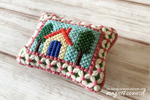 :: hand made :: wool embroidery. pincushion house B * free shipping * 1 point thing!::