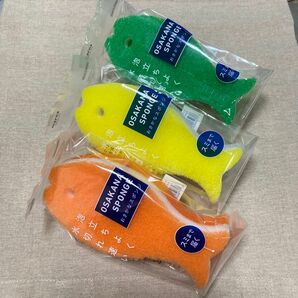 【 マーナ 】 食器洗い用スポンジ　おさかな緑１匹 黄１匹 オレンジ１匹 合計３点