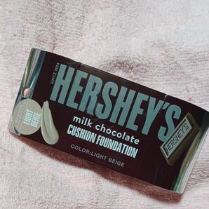 【１点限り】【化粧品】【クッションファンデーション】【チョコレート】HERSHEY'S(ハーシーズ)　色　ライトベージュ　中国製　