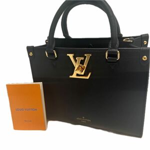 VUITTON バッグ 黒 ショルダー