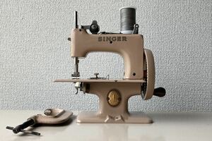 ... Old singer child sewing machine Vintage sewing machine antique sewing machine singer sewing machine toy sewing machine hand turning sewing machine singer