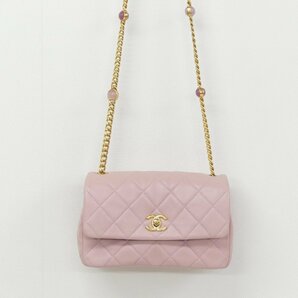 Sランク CHANEL スモールフラッバッグ ピンク ゴールド金具 ビジュー付ショルダー マトラッセ 22AW AS3479 国内購入の画像2