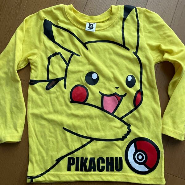  Tシャツ　ロンT 長袖　120 ピカチュウ　ポケモン