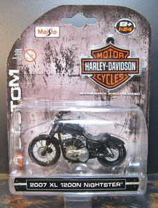 激渋！ Maisto マイスト 1/24 Harley ハーレー 2007 XL 1200N NIGHTSTER ナイトスター 黒 バイク オートバイ　サイドマウント