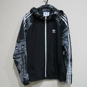 7112-80 adidas アディダス オリジナルス ジャケット フーディ パーカ DX4232 WB BANDANA バンダナ柄 ペイズリー メンズ 2XO 黒 ブラックの画像1