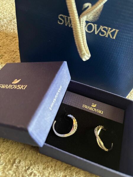 【SWAROVSKI】スワロフスキーピアス TWIST フープ 5582807 ブルー 青 アクセサリー ピアス シルバーカラー