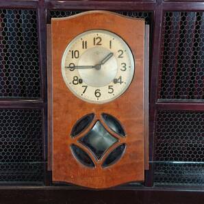A02-0401 昭和レトロ 古時計 振子時計 掛時計 ゼンマイ式 小型 動作品の画像1