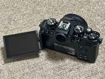 美品！！Nikon Zfc ブラック 16-50mm レンズキット ショット数２６９７ 純正予備バッテリー＆純正グリップ付き おまけ多数 送料無料！！_画像3