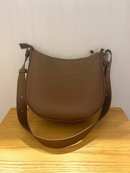 ユニクロ　レザータッチワンハンドルバッグ(36brown)