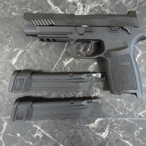 【ミリタリー】SUG SAUER P320 M17 CO2 GBB 予備マガジン付き 箱無し 動作確認済みの画像1