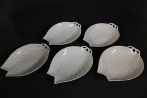 【和】(9044)　中国古玩　唐物　白南京葉形皿　五枚　徳化窯　白高麗