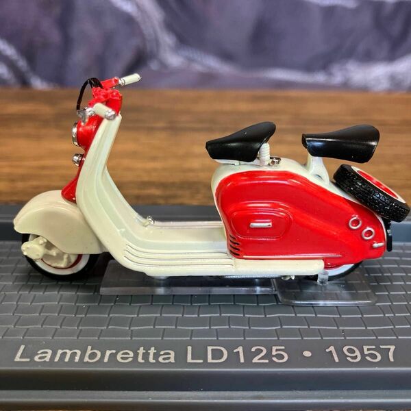 ★希少★ ixo models 1/24 Lambretta LD125 1957 スクーター オートバイ ミニカー