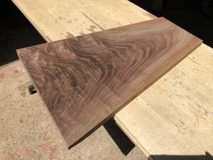 送料無料！【S721G】ウォルナット 665×225～340×22㎜ 板材 乾燥材 木工 DIY 材木 天然木 無垢材《銘木すずめや》