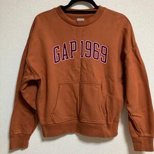 GAP ギャップ　トレーナー　スウェット ロゴ 古着　レディース春服　レディース秋服　Mサイズ　匿名配送