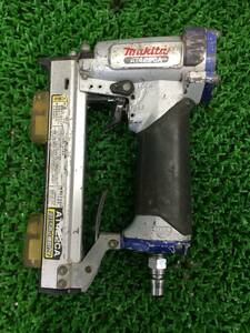 【中古品】★makita(マキタ) 4㎜軽天タッカ AT422CA / ITMK6SL2FUPK