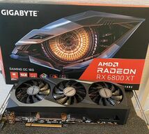 Gigabyte Radeon RX 6800 XT GAMING OC 16GB グラフィックスカード GV-R68XTGAMING OC-16GD_画像1