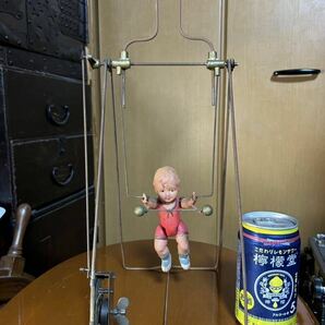 戦前 古いおもちゃ 空中ブランコをする少年 サーカス 鉄棒 ブリキ セルロイド人形 可動品 実用新案特許の画像1