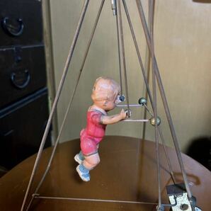 戦前 古いおもちゃ 空中ブランコをする少年 サーカス 鉄棒 ブリキ セルロイド人形 可動品 実用新案特許の画像5