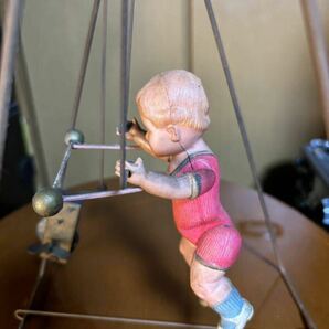 戦前 古いおもちゃ 空中ブランコをする少年 サーカス 鉄棒 ブリキ セルロイド人形 可動品 実用新案特許の画像7