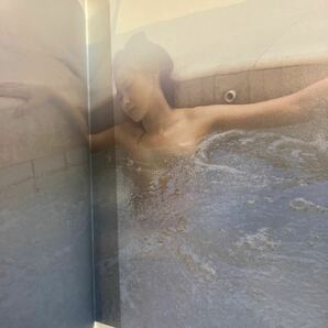 渡辺美奈代写真集 ブルーミング 巨乳美乳美尻ビキニセミヌードの画像10