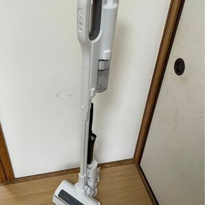 美品　IRIS OHYAMA 充電式サイクロンスティッククリーナー SCD-L2P-W