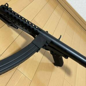 S&T製電動ガン スターリングSMG リポバッテリー・マガジン5本付き ゴミ排出用のモールド再現の画像5