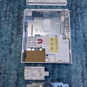 0604u0906 パナソニック(Panasonic) LED誘導灯コンパクトスクエア 一般型 壁・天井直付・吊下型 片面型 C級 10形 FA10312C LE1の画像2