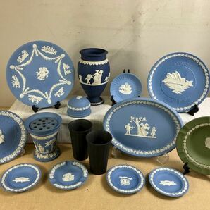 ◆GB68 食器など まとめ ウエッジウッド WEDGWOOD ジャスパー絵皿 (大皿、中皿)、だ円皿、小皿、黒カップ、花瓶 など◆Tの画像1