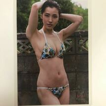 き-003『雑誌グラビア ラミネート加工』藤田可菜(九州地方で局地的に大人気CMで話題沸騰)B5 2枚4Pヤングマガジン平成27年7月27日号※15_画像2