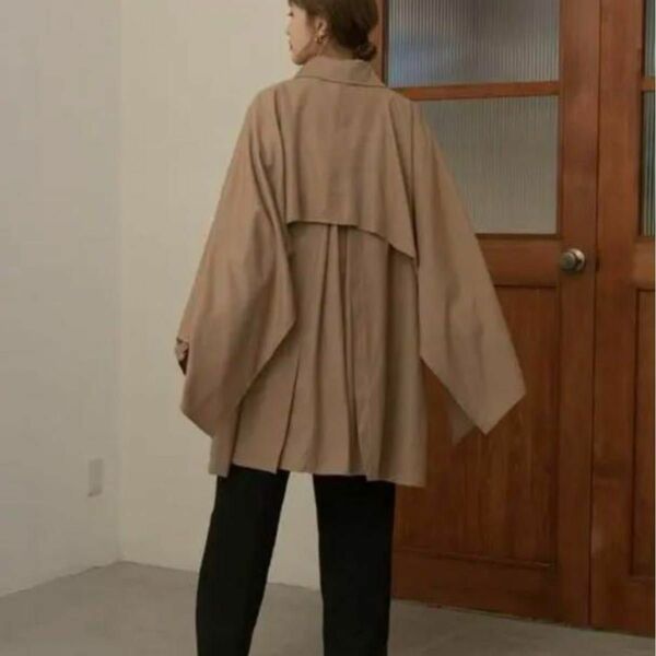 amiur wave design short coat