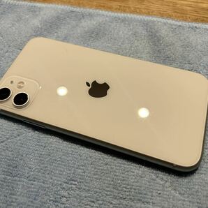 Apple iPhone 11 128GB スターライト ホワイト SIMフリー バッテリー100% 超美品の画像1