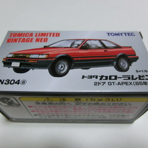 トミカ リミテッド ヴィンテージ ネオ 1/64 LV-N304a トヨタ カローラレビン 2ドア GT-APEX 85年式 赤/黒 新品の画像1