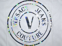 【新品】春夏 ヴェルサーチ VERSACE JEANS COUTURE 高級ロゴTシャツ XXLサイズ 半袖 ビッグロゴ 重ね着にもOK ラグジュアリー 8742_画像3