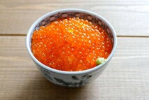 【高品質】いくら醤油漬け１キロ(500ｇ２パック)　格安　冷凍いくら　鱒子_画像5