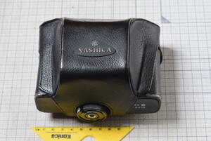 ＃58　古い革製カメラケース　YASHICA　GXか？