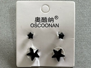 レディース★OSCOONAN★星型◇スター ピアス [ブラック] 未使用品 ＊送料120円