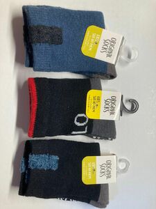 【お買得】新品、未開封、ベビーソックス 靴下　10〜14cm 滑りどめ付き　内側記名部分あり 黒色他　3足セット